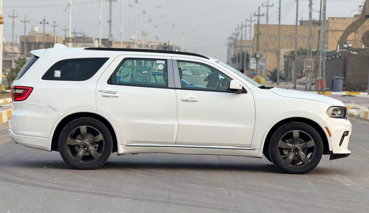 سلام عليكم 
دورنكو  19مسجله 2021 رقم بغداد سنويه لغايه 2028
السياره وارد أمريكي ضررها جاملق وبنيد بدون ضرر داخلي 
موصفات فول 
مكينه 6
ماشيه 75
السياره مكينه كير تبريد حداده 
 جاهز على وضع الشريكه اي نقص مابيها 
العنوان البصره 
السعر170
رقم ***********
رقم *********** البصرة, العراق
