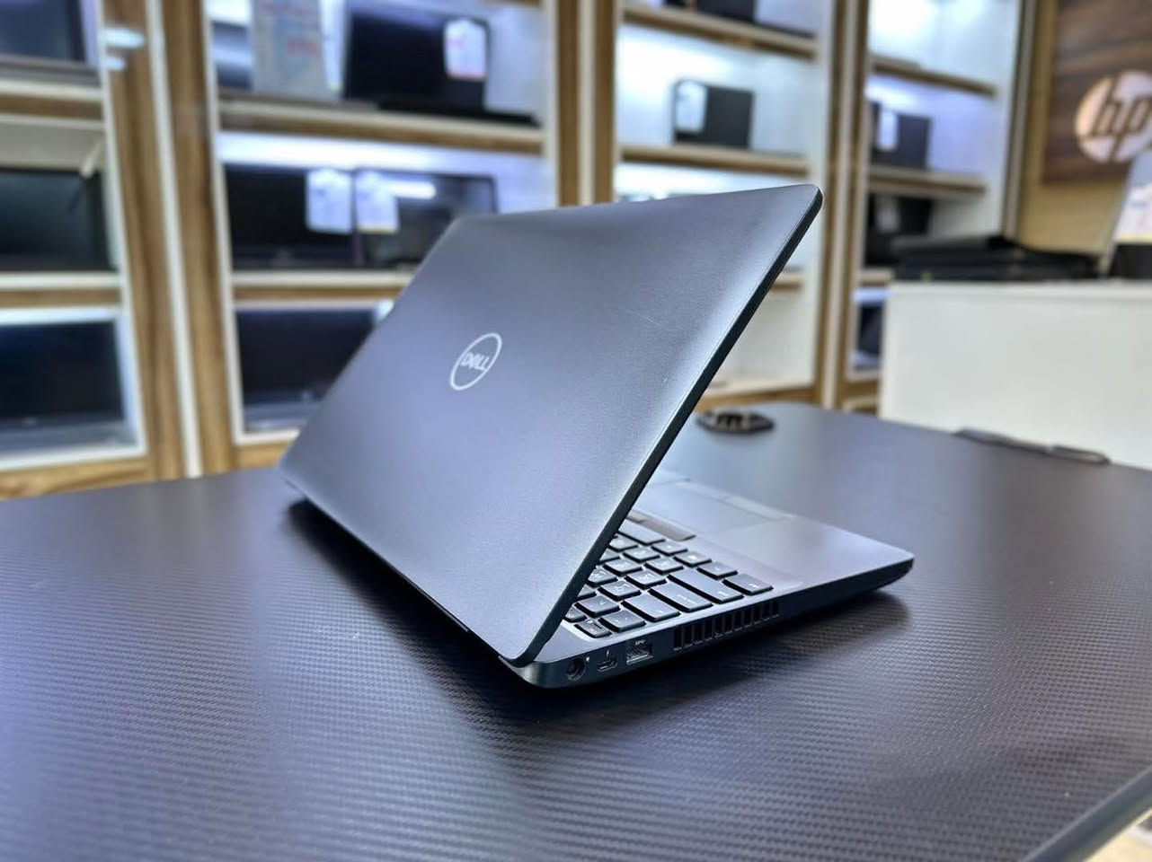 البرمجة)
💻 للبيع: Dell Latitude 5591 (مواصفات خاصة للأداء العالي)
 المعالج: Intel Core i5-8th Gen (H-Series) أداء مضاعف للمهام الشاقة.
 الذاكرة: 16GB DDR4 RAM.
 التخزين: 512GB SSD m.2 NVMe سرعة فائقة في نقل البيانات.
 الجرافيكس: Nvidia GeForce MX130 (2GB DDR5 منفصل) + كارت Intel مدمج.
 الشاشة: 15.6 Inch Full HD (1920x1080).
 المميزات: كيبورد ليزري عربي/إنكليزي، حالة الجهاز: نظافة 98% (بحالة ممتازة جداً).
💵 السعر الفريد: 400,000 دينار عراقي.
🚚 العرض يشمل: التوصيل المجاني + (حقيبة + ماوس + الشاحن الأصلي).
📥 للتواصل والطلب، يرجى مراسلة الخاص.


**إذا كنت صاحب هذا الإعلان وتريد حذفه لأي سبب، رجاءا أرسل رسالة إلى الدعم الفني**