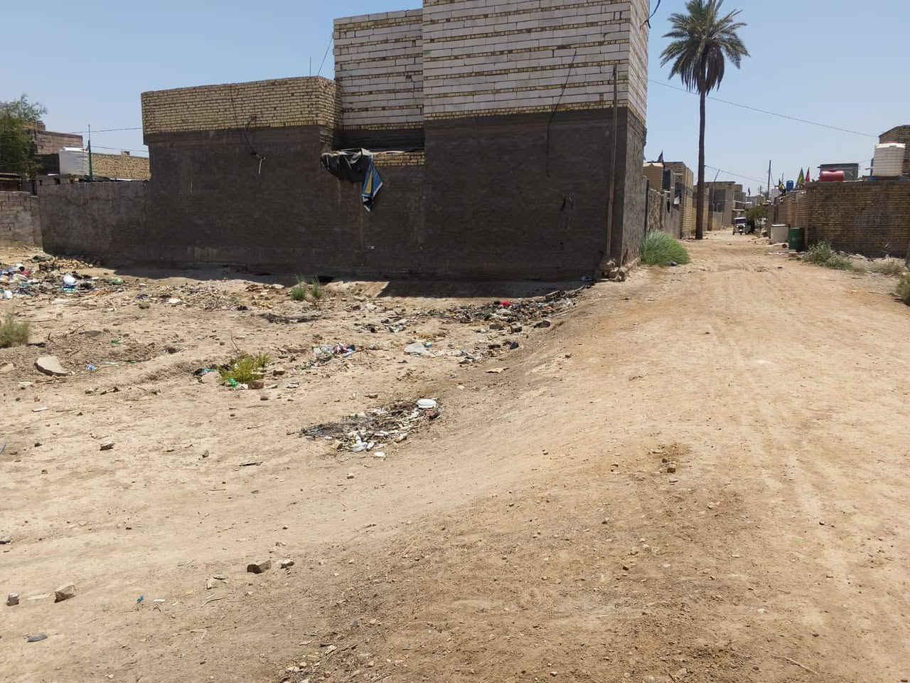 السلام عليكم قطعه لبيع المساحه ٦٠٠ متر خلف الكراج الجديد حي الدينيه قرب شكله قاسم الدايني كما موضحه في الخريطه بيع كله كله لستفسار اتصال عل الرقم متواجد عل فيسبوك وعل الوتساب ***********

