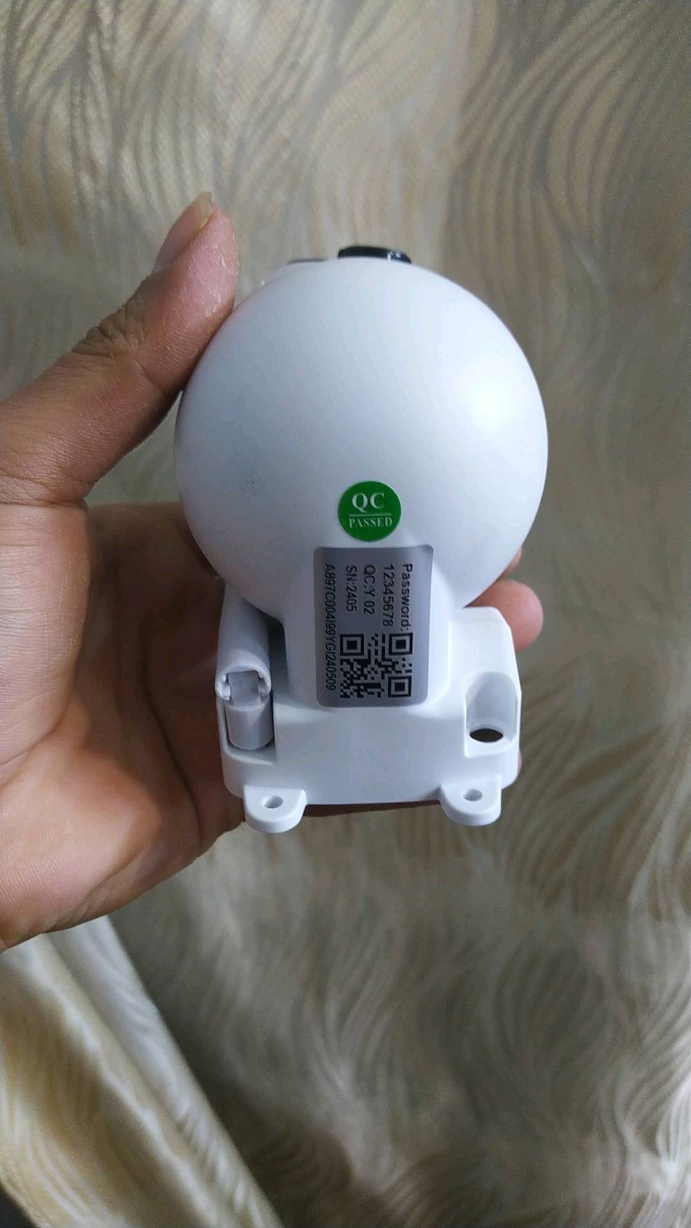 كامره مراقبة صغيره منزليه تستخدم لمراقبة الاطفال او اي شي انت تريده 