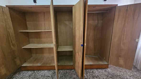 قنصور صاج نظيف 5 أبواب السعر 140 الف العنوان دوميز شارع الكامب يم ملعب القوس للتواصل كورك واتس فايبر ***********
