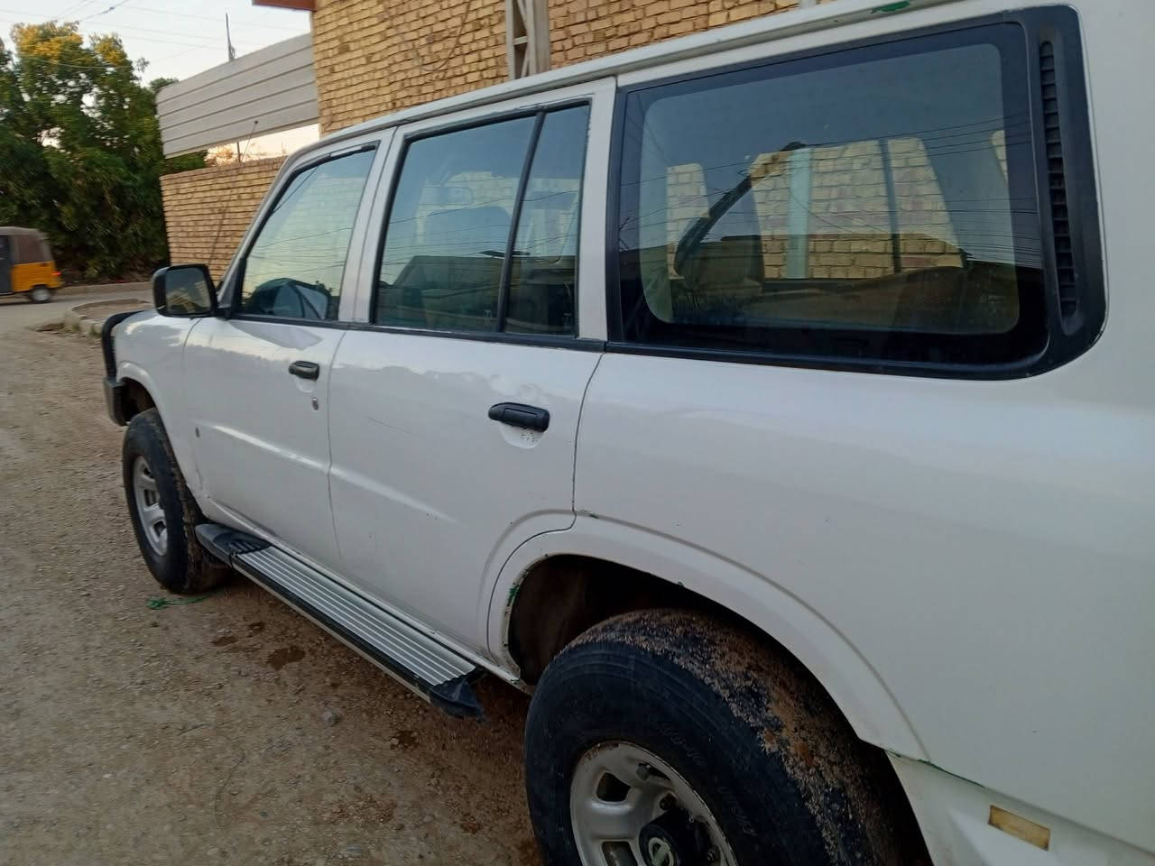 نيسان بترول مزاد موديل 2008 وزارة الداخلية بغداد  مدفوع الكمرك لها حق الترقيم 🪶
مكينة 4 ونص كير عادي 
لو كير شغال سيارة جاهزة 
مصبوغه عام للجمالية كير مكينة حدادية كفالة اضافة السيارة منضومة غاز + دعامية حديد السعر 100 ورقة وقابل للتفاوض ***********
السيارة ميسان العمارة ..
