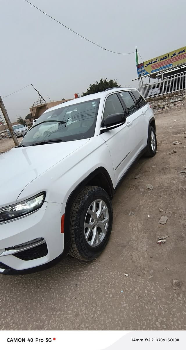 السلام عليكم للبيع جيب كراند شيروكي موديل 2023 
فول مواصفات عدى الفتحه حادثها جاملغ سايق فقط الباقي مكفول بدون شواصي كير مكينه مكفولات صور الحادث موجوده  
رقم اربيل باسمي تحويل ثاني يوم
هزه جديده بشهر 12 مسويها 
سعرها 355 وبيها مجال بسيط 
مكانها بابل الحله نادر 
خاص او الاتصال ***********
