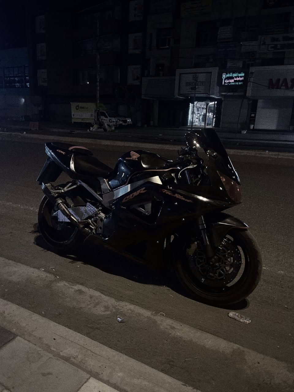 سلام عليكم
شباب دراجة CBR 929 rr
ترايك وين متريد من زاخو للفاو 
دراجة كفاله عامه من تاير لتاير 
تجي تفحص وجيب فيتر وياك عل ضمان 
دراجة مدفوع كمرك 
مكانها بغداد المدينه 
سعر الدراجة 25 ورقة وبيها مجال مال جية 
رقم ***********
