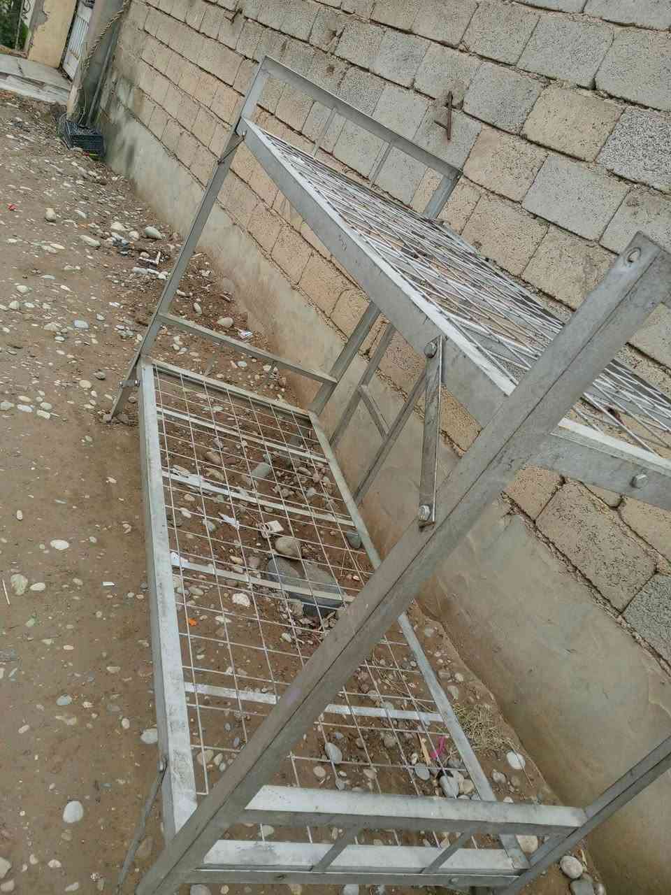 سرير للبيع حديد درجه اولى السعر 100 بمجال ***********
