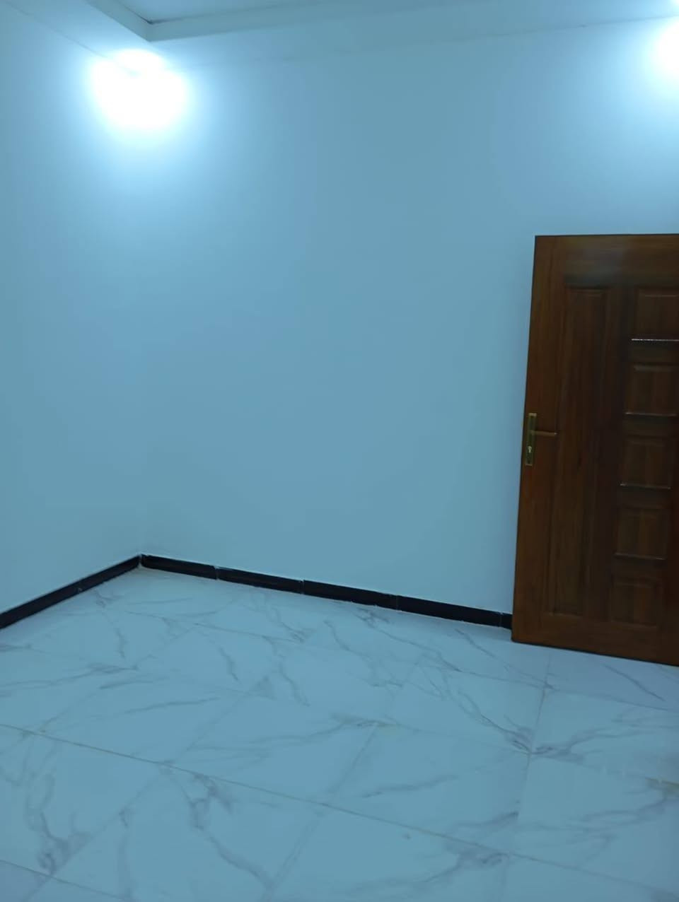 معروض لدينا للبيع
دار سكني 100م امامي طابقين حديث وعلى حديقه ، الطابق الثاني شقه معزوله ، حي اور شارع السبيس ، السعر 195 ، للإستفسار *********** او مراجعة المكتب ، متوفر واتساب
