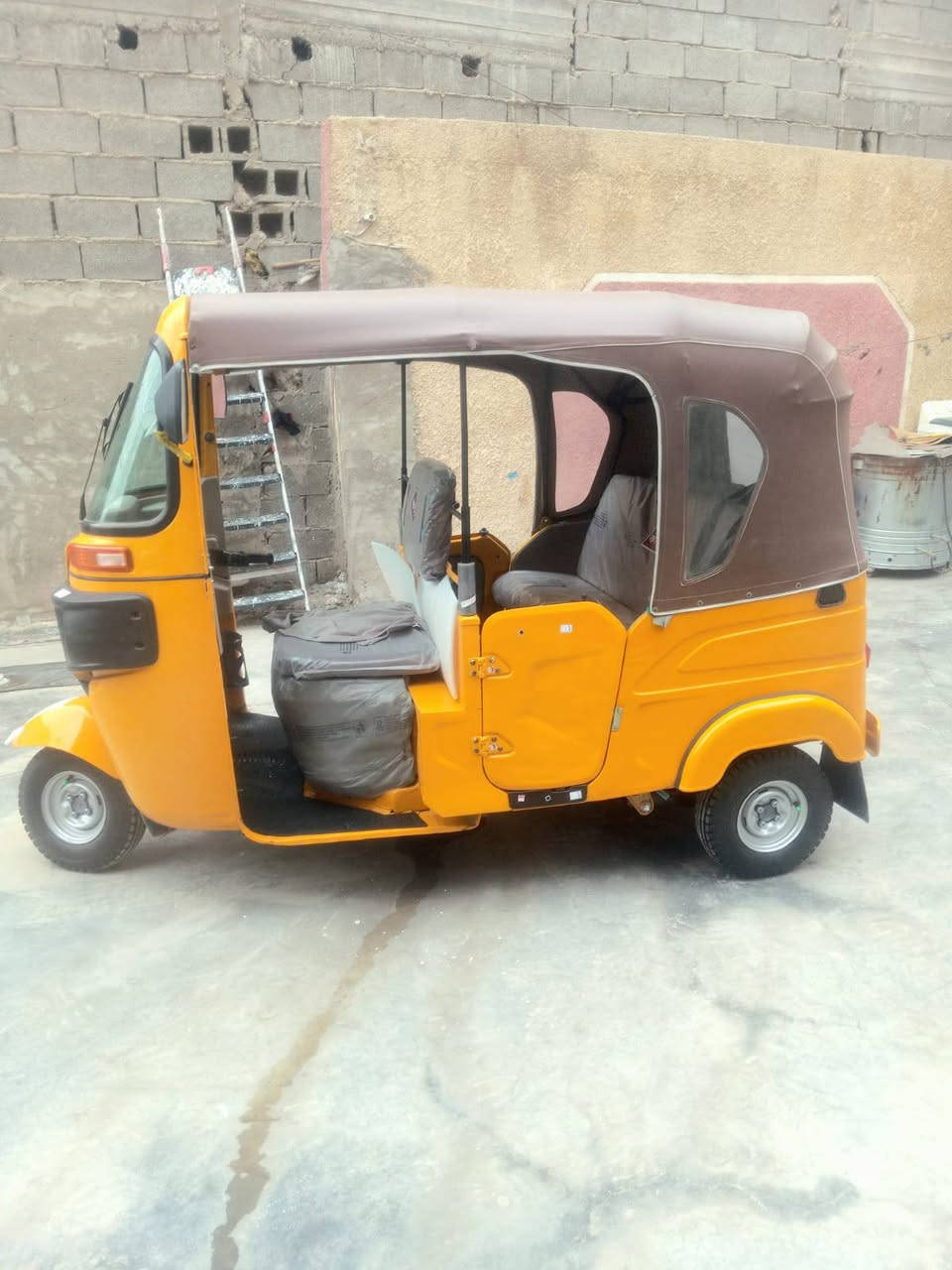 سلام عليكم للبيع ٢٢ دراجه حلوة مكينه وأكسل كفاله بيهه تراي مال زيرو ودوس معمرة شي بسيط
مكاني فلكه حي لنصر لسعر ١٠ ماموجود عل فيس ***********
