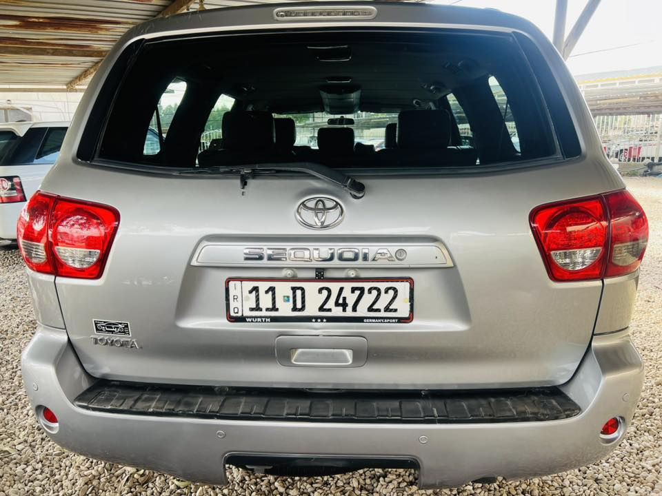 بسم الله الرحمن الرحيم 
تويوتا سيكويا 2009وارد امريكي حادثها كلش بسيط يم اللايت شويه من الجاملغ وشويه من البنيد فول مواصفات عدا الفتحه لوي بلادي موجوبلس مكينه كير حداديه تخم تاير تبريد تدفئه كهربائيات كله بشرط ماشيه@160رقم بغداد انكليزي باسمي فحص وهزه وسنويه كله جديد السياره نظيفه حيل ومامتعوبه
السعر160$عنواني كربلاء وللاستفسار اكثر
***********
