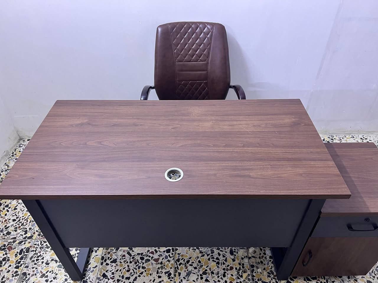 هلاو شلونكم هذا ميز وكرسي جديدين مابيهم شي اريد ابيعهم للتواصل ع الخاص ♥️


**إذا كنت صاحب هذا الإعلان وتريد حذفه لأي سبب، رجاءا أرسل رسالة إلى الدعم الفني**