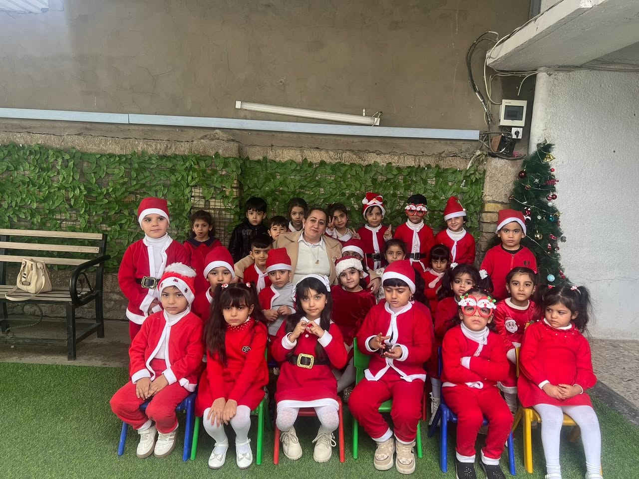 #اعلان.. #اعلان.. #اعلان ..📢📢📢
📌تعلن روضة وحضانة الوريث الأهلية بحلتها الجديدة🏫 وبسبب كثرة الطلبات قررت ادارة #روضة الوريث بفتح التسجيل 📋 للدوام المسائي - والأوفر تايم - يعني وقت اضافي للموظفين

بأشراف ادارة 👩🏻‍🏫 متخصصة وخبرة في مجال رياض الاطفال
كوادر تدريسية👩‍🎨👩‍🔬👩‍🍼👩🏻‍🏫👩‍💻متدربة على جميع المهارات التربوية في التعامل مع الاطفال

تعليم الطفل القراءة والكتابة📖✏️والمهارات الإملائية 
منهاج دراسي حديث ومخصص لرياض الاطفال 
عربي📓رياضيات 📙علوم 📕إسلامية 📖وإنكليزي 📚

أنشطة ترفيهية منوعة👏👏👏

الموسيقى🎼وفقرة الرياضة🥅🛝🎻🎸🎹🥁
تعليم الطفل الاسس التربوية🍽والتعامل مع الاخرين
المرسم الصغير 🎨🎨🧑🏼‍🎨👩‍🎨
قاعة خاصة للداتا شو لعرض أفلام الكرتون وبرامج تعليمية 
قاعة خاصة لتناول الطعام 
العاب فكريه حديثة🧩والعاب خارجية مميزة🎡🎢
اناشيد وفعاليات منوعة ترفيهية
حفلات ميلاد🎂 وحفلات تخرج مميزة لاطفال روضتنا🧑🏻‍🎓👩‍🎓🎉🎉 
خطوط نقل متوفرة لجميع المناطق 🚘
دوام صباحي ومسائي 
المراحل تتضمن
الحضانة 
مرحلة kG
مرحله الروضة KG1 
مرحله التمهيدي KG2 

*الوثائق المطلوبة:
١_ جنسية مستنسخه او بطاقة موحدة للطفل 
٢_جنسية مستنسخه او بطاقة موحدة الوالدين مع بطاقة السكن 
٣_ صورة شخصية للطفل
٤_فايل
العنوان/ بغداد الأمين الثانية الفلكة المشجرة أو فرع أسواق ليمونة بالقرب من ثانوية الوريث الأهلية للبنين 
للاستفسار الاتصال بالرقم *********** 
روضة وحضانة الوريث الأهلية _معا_نبني_مستقبل_ابنائنا
