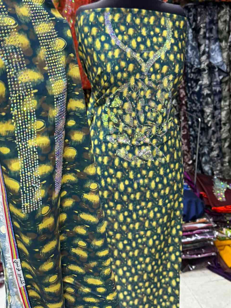 تخفيضات حبايب 🥰 لحكو بس اليوم سعر القطعه 7 آلاف فقط اكثر من 90 لون ونقشه راسلونه واتساب ادز لكم كل الالوان ‏‪***********‬‏
