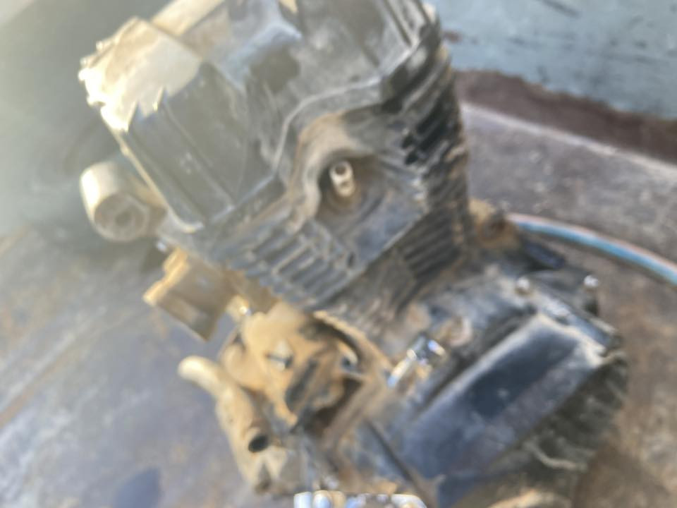 محرك دايوان دبل واحد مال تفسيخ نضيف فقط يبخر ب75 وبيه مجال ***********
