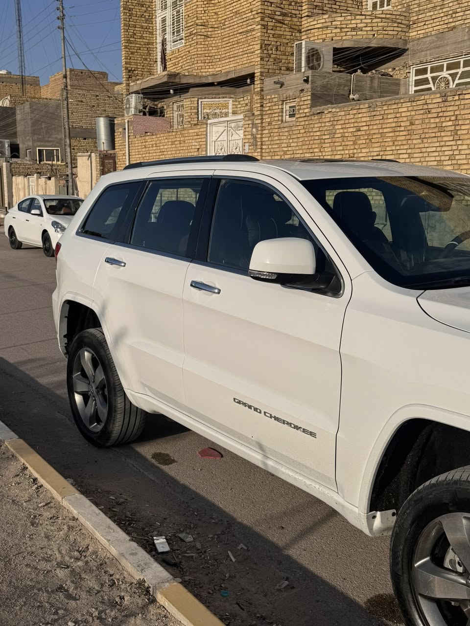 جيب كراند شيروكي اوفرلاند 2014
خليجيه السياره فول مواصفات للاخير مزوعه
رقم بغداد ب اسمي
بانوراما
حساسات امامي خلفي
كامره خلفيه
تشغيل عن بعد
دبلات جوبلس تصعد وتنزل
اشاره بالجامات الجانبيه وتدفئه 
جامات جانبيه كهرباء وقابله للطي شفط
ذاكره كشن
كشنات جلد اسود مطرز با ابيض مع علامة الاوفرلاند
وكشنات الاماميه كلها كهربائيه و تدفئه تبريد
الكشنات الخلفيه تدفئه
دشبول جلد جوزي مطرز 
ماوس وضعيات قياده وتحكم بالفور ويل
ستيرن كهربائي وتدفئه بالستيرن
سيدي جنجر بالحصان
شاشه مبدللها مال ٢٠١٨ كار بلي وكل الاوبشنات شغاله بيها
المرايه والسط والجانبيات تعتيم تلقائي عند التعرض للضوء
جنطه كهرباء شفط
السياره ماشيه 100 الف ميل 
قابله للزياده
السياره خليجيه مكفوله كير ومحرك وتبريد وحداديه وفور ويل
ومكفوله التبديل والصبغ والفتح بيها بس مكانين صغار كد اصبع بارد ومكحلات اثر دحجات بسيطه وعندي صورهن
سعرها 235 ورقه وبيها مجال  
السياره ب اسمي رقم بغداد انكليزي وثاني يوم تحويل الشراي يتصل ويدلل 
***********
