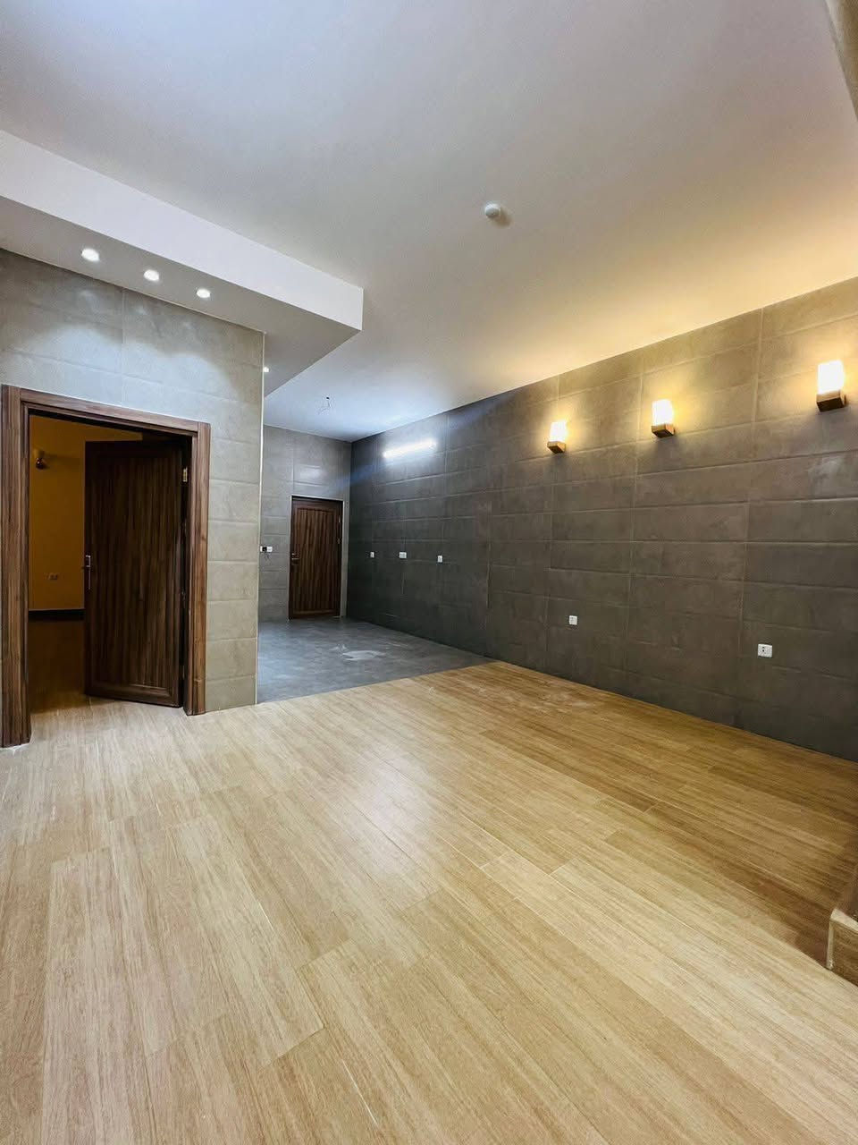 .                               #للايــجــار
            #وحدات_سكنية_مستقلة_مساحة_200_متر
                           #بناء_حديث_ديلوكس
                 #متوفر_الان_طابق_ارضي_وطابق_ثالث
✅#الموقع_مميز ★ 👇    🏡#منطقة_هادئة 🏠 🛣️🚦
✅#بغداد_زيونة 

✅#مدخلين_صالة_غرف_النوم_عدد_3
✅#مطبخ_خدمات_بالكون

✅#نـسـتـقـبـل_كـافـه_العروض_التجاريه_والسكنية
✅#مقاولات_عامة_بناء_تصاميم_ترميم
✅#بيع_شراء_ايجار

✅#للمعاينة_والاطلاع
✅#يرجى_الاتصال_*********** ☎️
✅#مراسلة_واتساب_*********** 📮
✅#مكتب_المستشار_الهندسي_للعقار ♦️
✅#بأدارة_انمار_الربيعي
