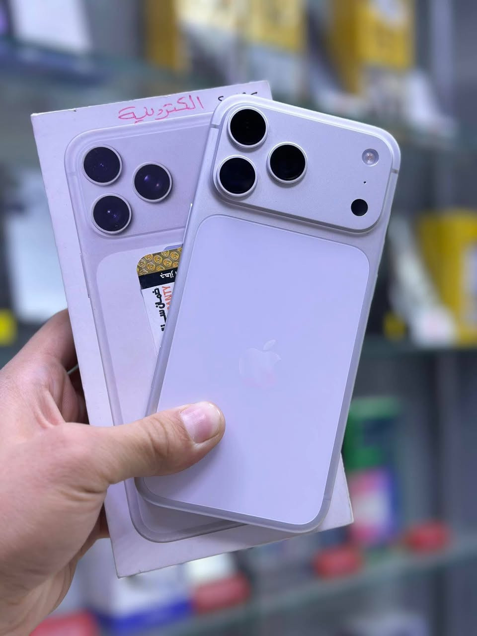 17 برو ماكس 
ذاكرة 256 
بطارية 100 
عدد دورات الشحن 50
اللون سلفر 
شريحة كترونية 
السعر 1950

17 برو ماكس 
ذاكرة 256 
بطارية 100 
عدد دورات 52
اللون برتقالي 
شريحة كترونية 
السعر 1925
 
واتساب ***********
