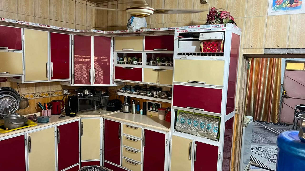 السلام عليكم دار للبيع المساحه 125 متر مربعه
طابقين يحتوي على 4 غرف نوم + صاله عدد 2 + مطبخ + صحيات فوك وجوه 

طابو ملك 

العنوان العماره/ حي الامام الصادق / خلف المستوصف 

السعر 95 

للاستفسار خاص او واتساب ***********
