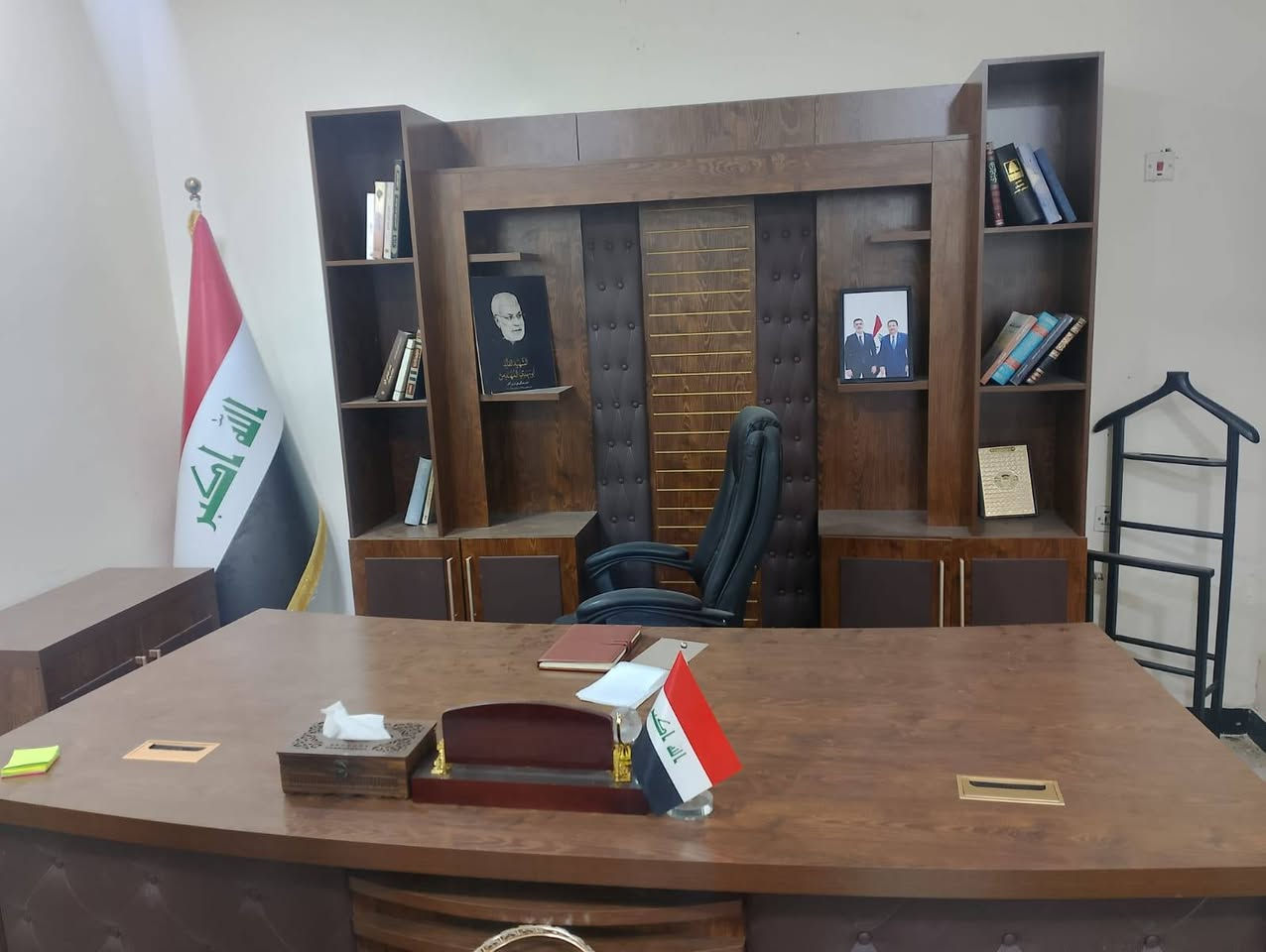 اثاث مكتبي كامل لبيع
عنوان شارع فلسطين

***********
