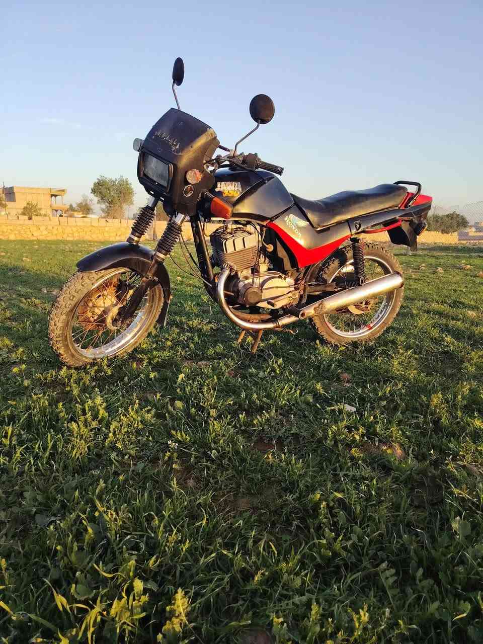 السلام عليكم موطور جاوه نضيف كلو بلادي الطبگ الجوه ما مفتوح بس الفوگ ومبدل بس رنگات بساتم بلادي ما مصبوغ صبغ الشركه ب٧٠٠ الشراي يتصل *********** جنوب الموصل قرية البكر
