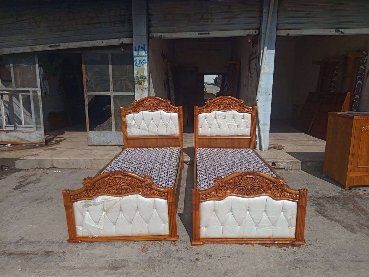 اثاث متنوع للبيع شرط شرط النظافه شغل ثقيل حيل 
تواصل خاص رفاعي يم طرشي الشفاء 07749143


**إذا كنت صاحب هذا الإعلان وتريد حذفه لأي سبب، رجاءا أرسل رسالة إلى الدعم الفني**