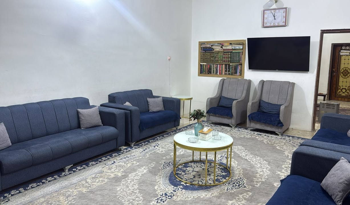 بيت للبيع طابقين 

العنوان الرمادي الثيله قرب مستشفى الرمادي العام 

طابو صرف تنازل مباشر 

بناء طابوك 

شارع 10متر تبليط ومجاري 

مساحه 340متر 

الطابق الاول غرف نوم عدد 2استقبال مطبخ حمامات داخليه وخارجيه كراج حديقة صاله مناور مخزن خارج البيت 

الطابق الثاني مشتملات عدد 2 كل مشتمل غرفة وصاله عدد2 ومطبخ وحمام  

الاتصال ‏‪***********‬‏

عنوان المكتب الرمادي خلف العاب السندباد
