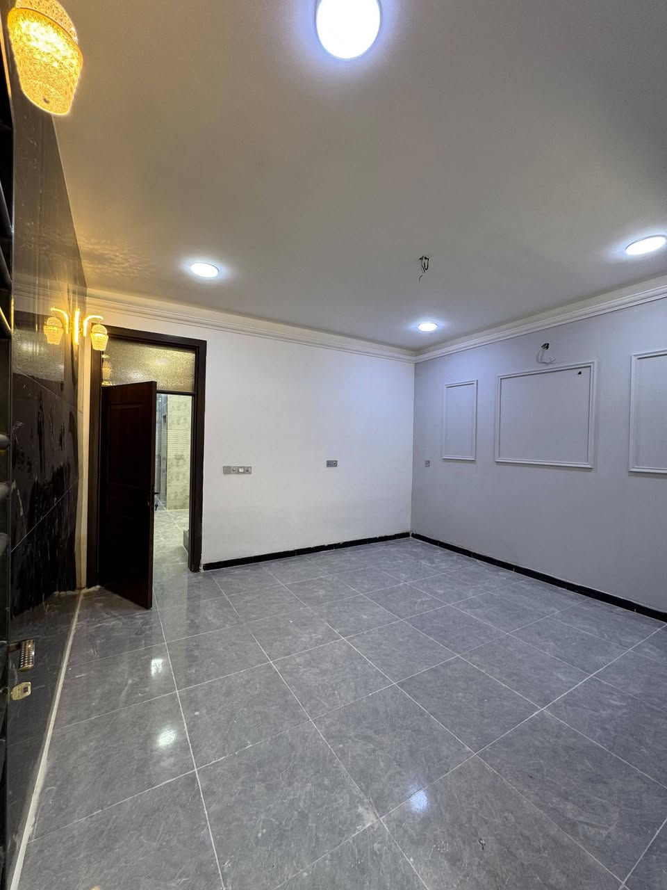 السلام عليكم
🏠#الدارللبيع 80متر واجهيه 5متر نزال 16متر

 طابقين وبيتونه  بناء حديث وتصميم متكامل✨️

 يحتوي البيت. ع[3غرف نوم -استقبال -صحيات عدد2- ومطبخ] البيت شغل درجة اولى✨️

⬅️ مع الخدمات[ماي-كهرباء- تبليط ]✨️

⬅️نوع العقار  طابو زراعي سند 25 اقرار محكمه 

⬅️العنوان #بغداد_الدوره_البوعيثه   
       مجمع العدل الاول 

🔶️السعر جدا مناسب
 
🔴للاستفسار  خاص او الاتصال ع  الرقم 

☎️***********
