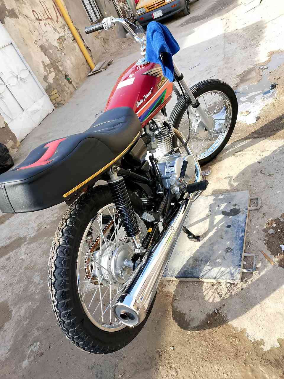 دراجه للبيع كفاله عامه من تاير لوره للكدام 
بدون وراق تعمير جديد مكاني عماره 
***********
