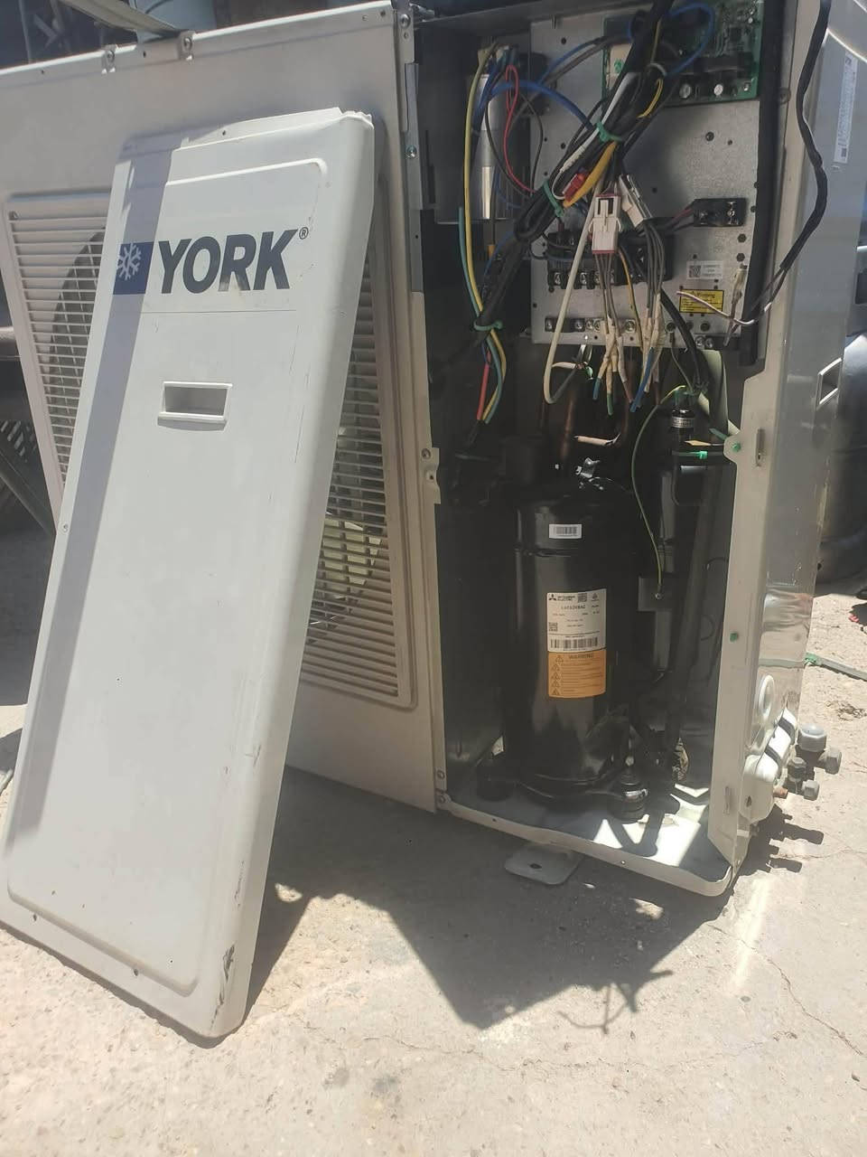 سبالت 3طن كرفت شركت توست نفسها 3طن دبل فان نظيف كلش السعر 950
يورك 3طن نظيف كلش السعر 850 
مجمع الدهلكي للاغراض الاوربية 
شارع سيد نور مجاور مول 🏬 ساحل العاج 
***********
***********

