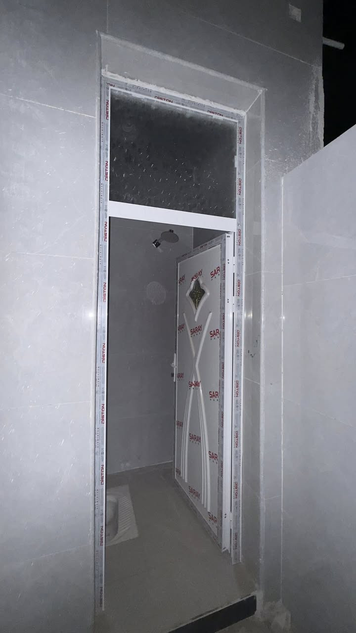 السلام عليكم بيت للايجار في منطقه الجديده خلف مستشفى الزهراوي  بناء حديث هسه طالعين مــنه العمال 
يحتوي البيت على 
٢ غرفه نوم
صاله چبيره
ثنين منور
حمام وتواليت داخلي 
استقبال 
طرمه وحمام وتواليت خارجي 
للاستفسار على الرقم 

‭٠٧٧٢ ٩٢٢ ٨٣٢٣‬
