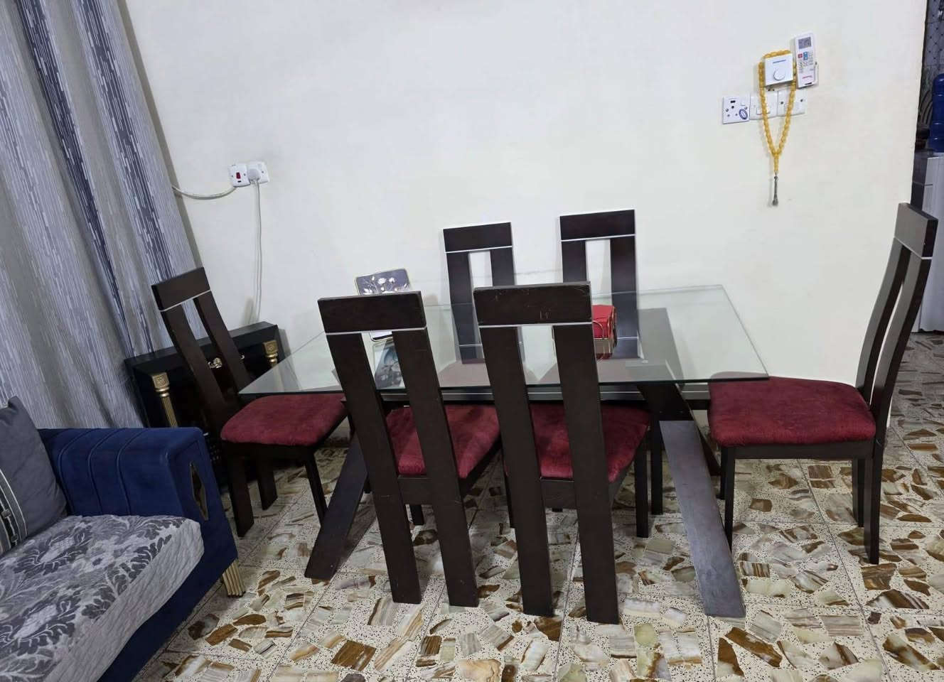 السلام عليكم ميز طعام خشب درجة اولى الوجه زجاج ضد الكسر مع ٦ كراسي
سبب البيع ضيق المكان
السعر 250000 العنوان الاعظمية


**إذا كنت صاحب هذا الإعلان وتريد حذفه لأي سبب، رجاءا أرسل رسالة إلى الدعم الفني**