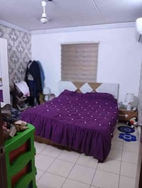 غرفة نوم للبيع  300 ميز تلفزيون مع ملحقاتة سعر 70 ميز مرايا 200  اشيائ...