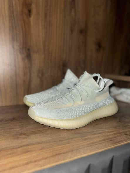 سلام عليكم
حذاء اديداس ايزي بوست قطعه اصليه نظيفه جدا مملبوسه قياس 42
سعر 35 وبيها مجال للتواصل ***********
