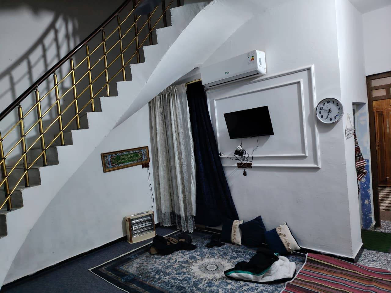 سلام 🙋‍♂️ عليكم

#دار_مساحه_100_م  
 بطن ركنين
طابو زراعي سند ٢٥ 
حجي حسن الثانيه بظهر المكتب القديم
صب كونكريت مسلح بناء حديث
السعر (66)
الاستفسار اكثر الاتصال (***********)
