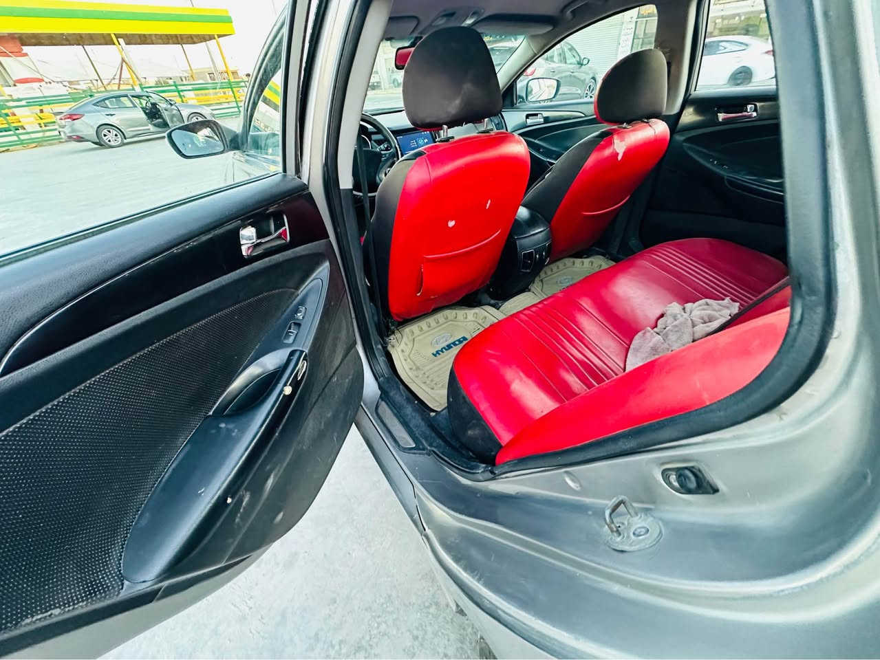 سوناتا 2010 خليجي
مكينه 2400دوش
رقم واسط سنويه 27
بصمه/جلد/كشن حراري/اشاير مري/تحكمات/شاشه
مصبوغه عام للجماليه اثر جراد عندي تصوير موضح كلشي قبل صبغ شلون جارده
بدون ضربه ولا دواخل 
مكان السياره واسط الصويره
السعر 83
*********** الصويرة, واسط
