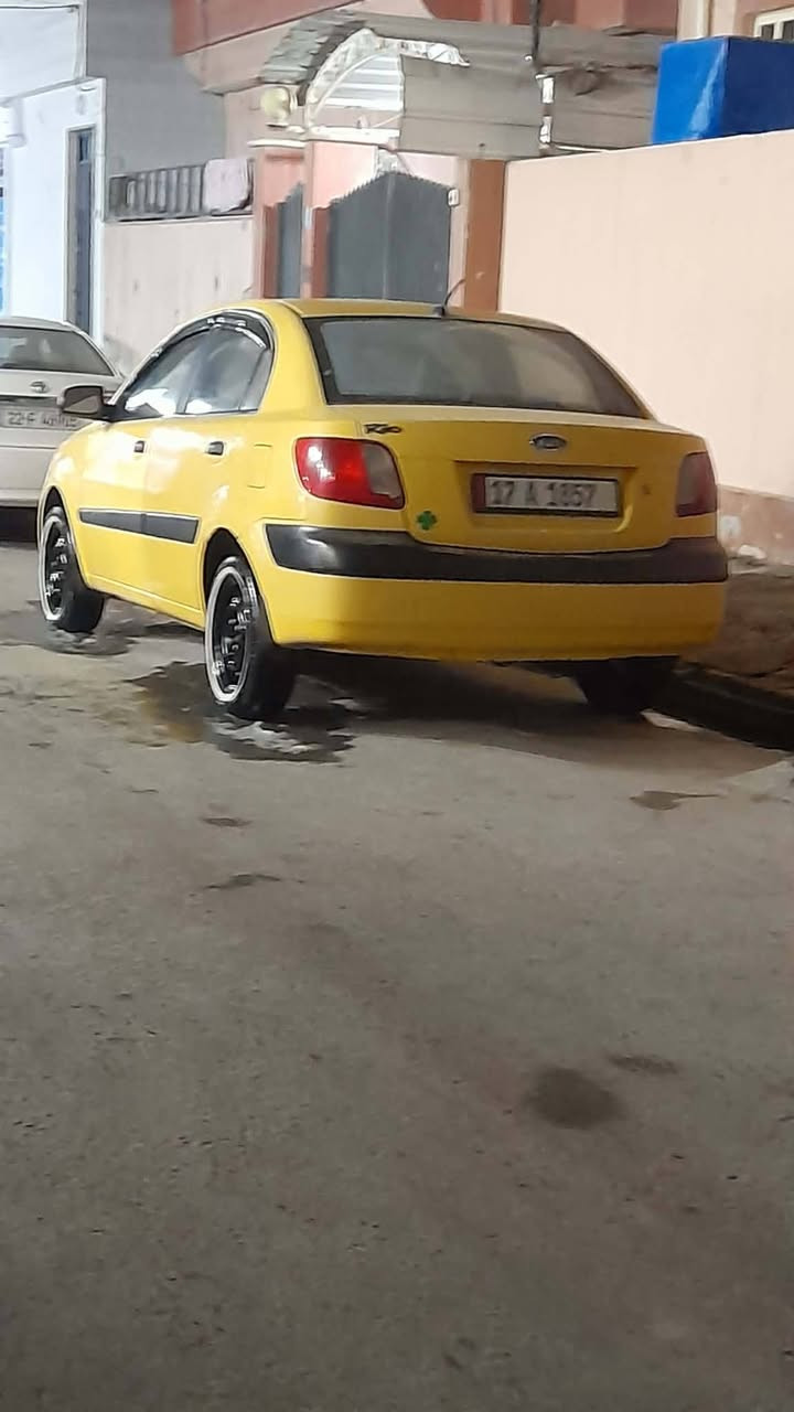 السلام عليكم
كيه ريو تكسي 
موديل 2008 فول 
سياره مصروف عليها 
أربع تايرات خط ابيض 
داخل سياره خير من الله 
سياره كفاله عامه كلها شرط 
محرك 1600 جديد 🚶 
كير عادي 
سياره خير من الله كبل لشغل 
تبريد ثلج 💧 
سياره لا صرف ولا نفخ كلا شرط 
سياره خير من الله 🥇
السعر 77 وبيها مجال لطيبين 
رقم الهاتف 
***********
***********
