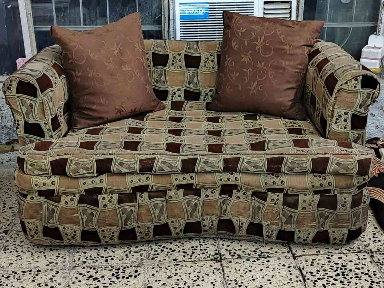 تخم 7 مقاعد معه طبله نضيفات تكمه للبيع المكان حي الجهاد الرفاق بغداد ***********
