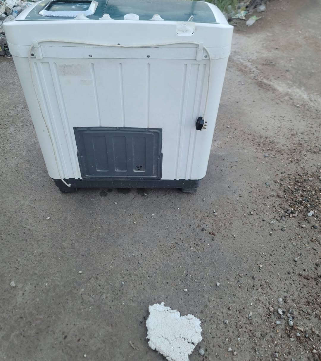 للبيع غساله الحافظ 14 كيلوا وضع شركه اخت الجديدة مداخله تصليح جاهزة وعلى الفحص السعر ب80 يوجد توصيل داخل بغداد بأجره عنواني الحالي الحارثيه ***********
