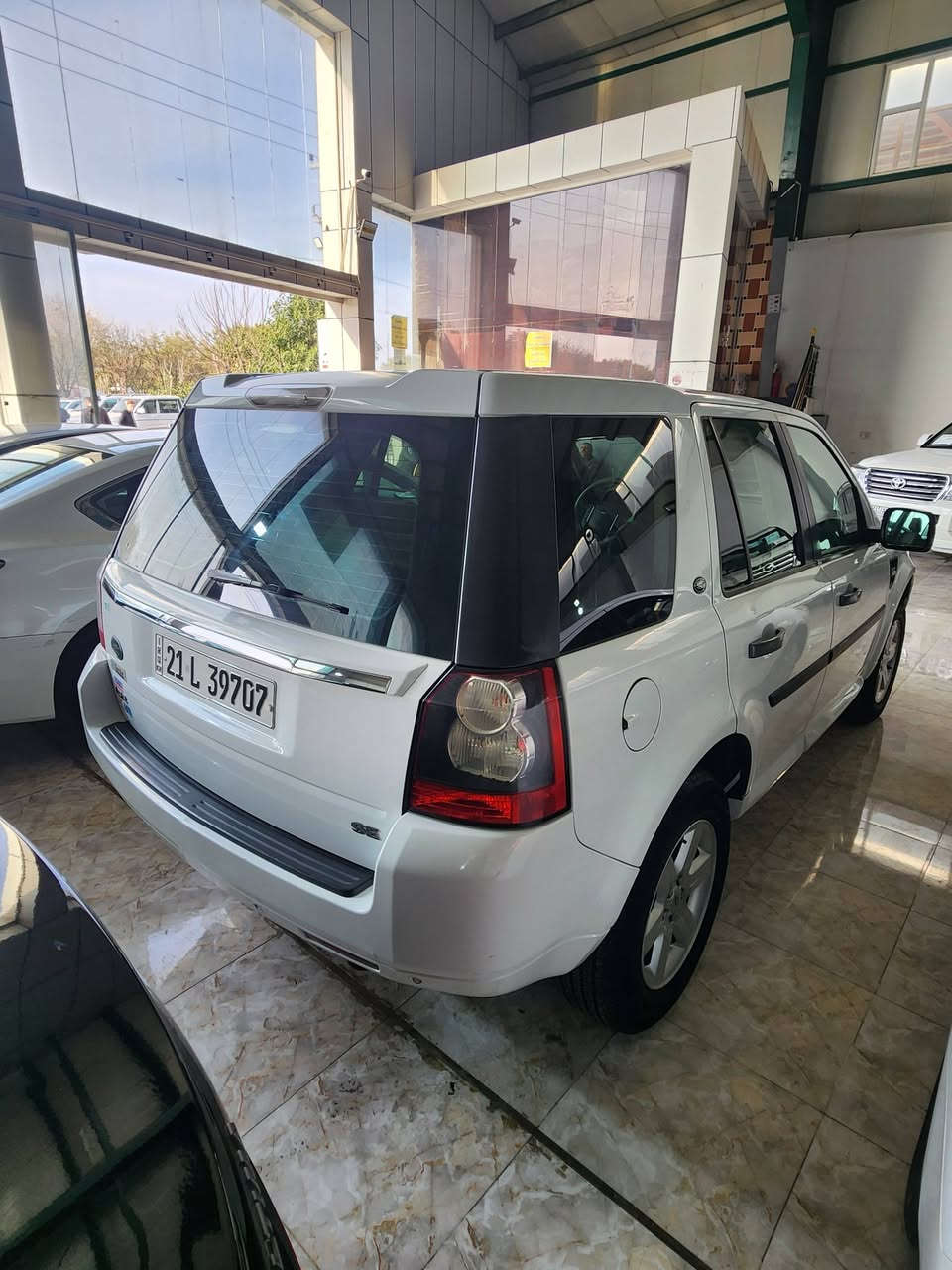 عنوان كلار ***********
لاندروفر موديل ٢٠١٢ شريكةي نيفا ٦ بستون 
نيو جاملغي بوياغة بي ناوكردن بي مصرف 
تاخم تايةي تازة سنوي تازةية تا ٢٩ 
سعر ٩٠ كلا و معملة
