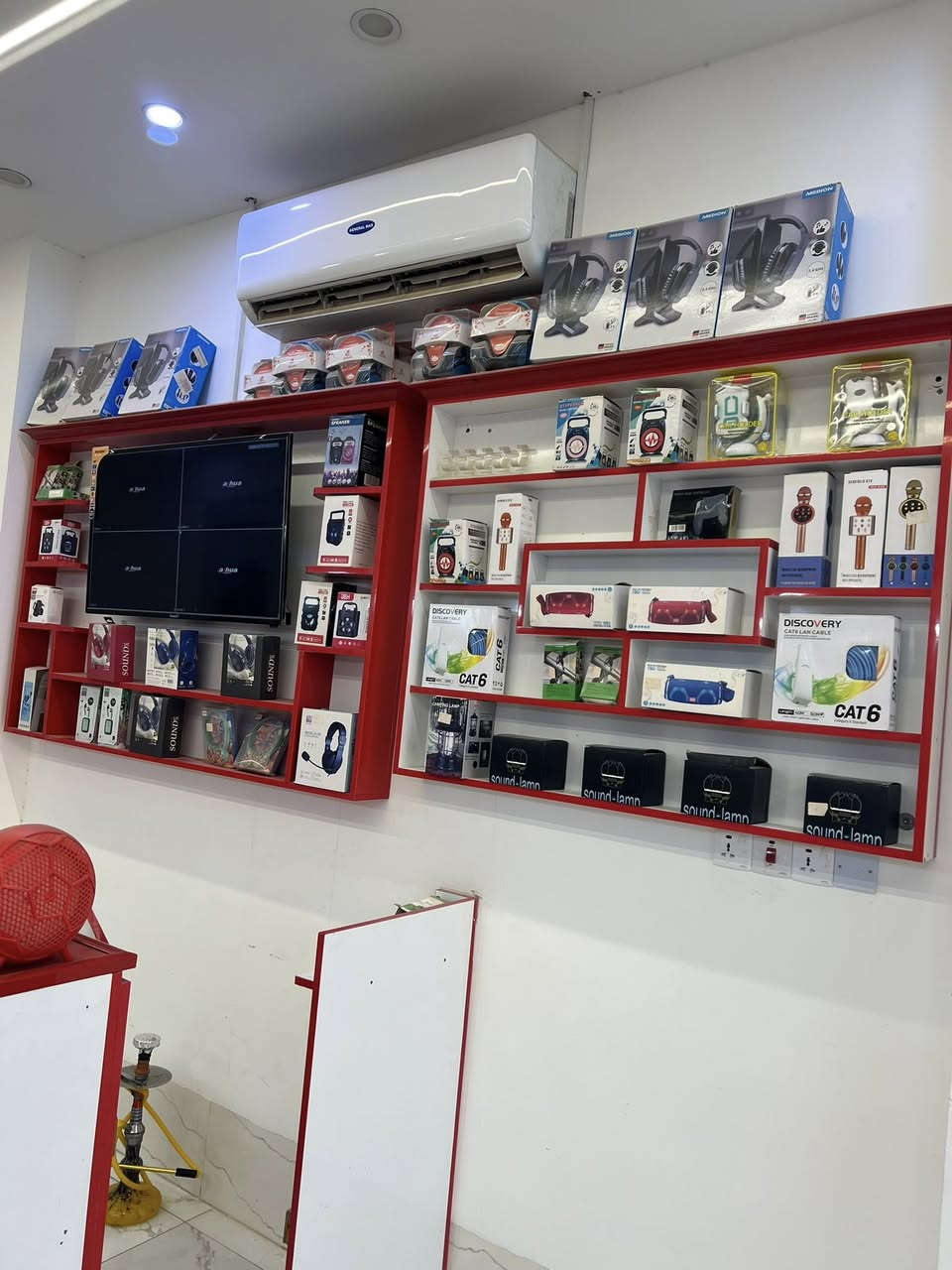 محل لبيع معه كامل حاجات عنوان سوك جمهورية محل متوفر بي كلشي ***********
