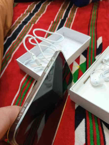 السلام عليكم ايفون 15 برو ماكس كوبي للبيع 
جهاز جديد كل غراضة ويا حتة الكارتونة بعدة جديد
مكاني كربلاء طوريج السعر 100 وبي مجال ***********
