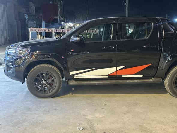 السلام عليكم بيكم GRموديل 22مواصفات معرفه
بيها بارد شي بسيط ب البابين جهة اليمنه رقم شمالي 
تحويل مباشر بأسمي مكان سياره بغداد غزاليه 
سعر 365 بيها مجال شي بسيط
***********
