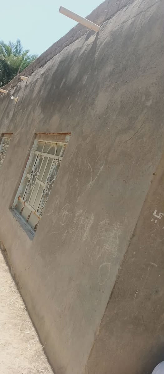 بيت مساحه ٧٠٠ بيه شقه ثانيه
وبستان دونكم وياه 
مراجعه هذا الرقم ‏ ‪***********‬‏
العنوان الخضر ال بوريشه
