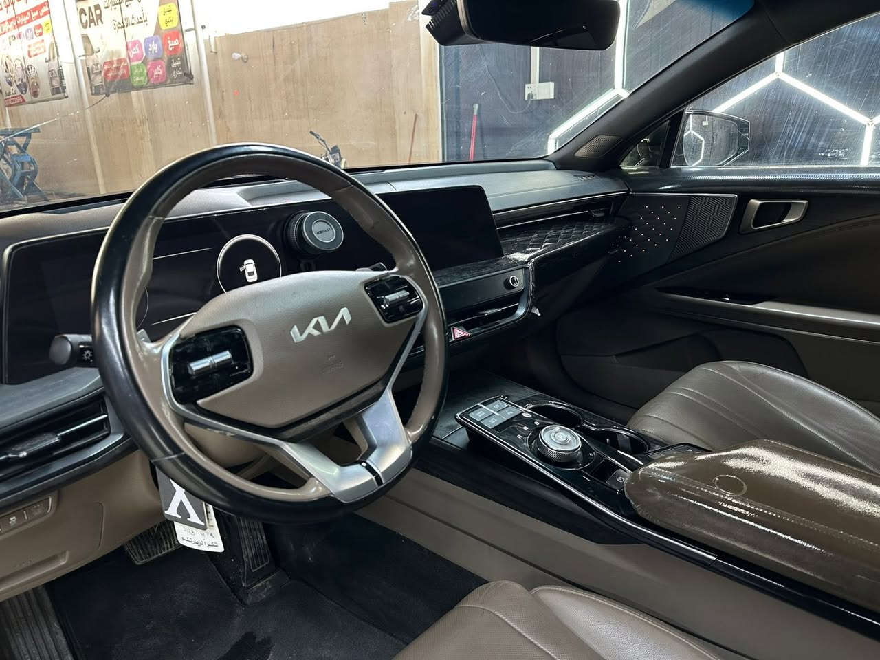 سلام عليكم لبيع K8  موديل ٢٠٢٣ بيها جامرلغ نفس لون و بنيد صبغ هايبرد و بانزين سياره ماشيه ٦٤ الف كيلو سعرها ٢٠٠$ شدين 
رقمي ***********
