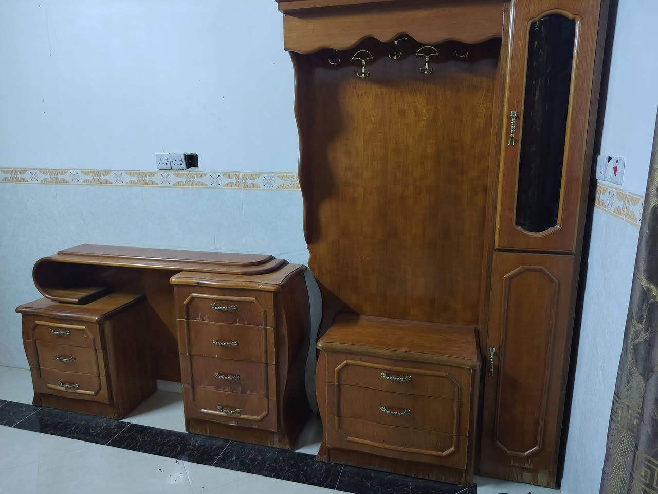 غرفة نوم ملحق 6ابواب خشب تكمه ثقيل درجه اولا 

الغرفى يعوزها مرايه لميز تواليت والقنصور مراتين وصطيات
عنوانها تلكيف حي الشرطه قرب مدرسه سهل الاخضر 
سعرها 600وبيها مجال 
***********
***********
