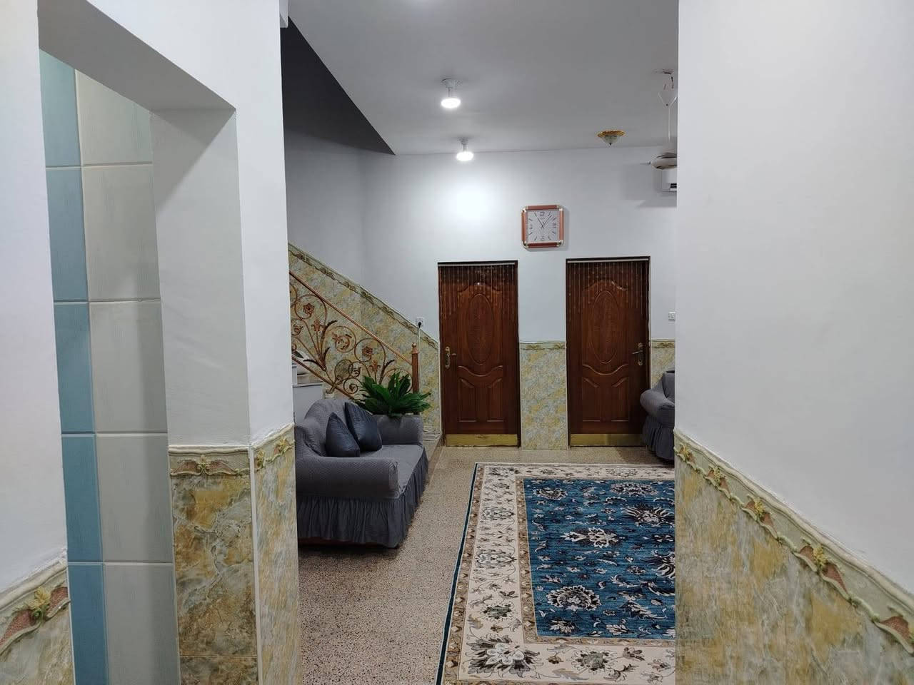 #للبيع

 #بيت #بالجربوعيه #ال٦٠٠٠ #طابقين

مساحه البيت // ٢٥٠ متر بناء كونكريت مسلح

الطابق الأول // غرفتين وصاله ومطبخ وبراني وصحيات داخليه وخارجيه + حديقة 

الطابق الثاني // غرفتين وصاله ومجمع صحيات

سعر البيت // خاص حسب رغبه صاحب الدار

للاستفسار أكثر اتصل على *********** أو واتساب أو زيارة المكتب الحضارة للعقارات السماوه حي الحكم مجاور صيدلية آدم
