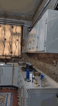 دار لبيع قطاع 33اول باب على لشارع مقابيل جامع موسى ابن جعفر بناء حديث  مساحه البيت 144 حوش 3X8 استقبال 6X5 بصفه مطبخ 5X5صاله 8X5 منور خارجي 2 حمام تواليت مشترك 3X2 غرفه 5X4 طابق بثاني نفس لطابق اول طابق لثالث غرفه 5X4 صاله وسطح طابق لرابع سطح وبيتونه (السعر النهائي بدون اي تعامل  275 أسم لبيت بسم ابو البيت )اي ستفسار رقم الهاتف ***********
