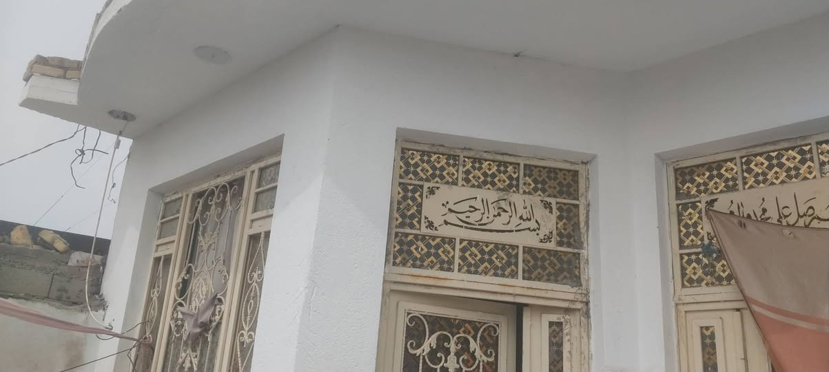 بيت للبيع بناء حديث
طابقين 
الأول كامل رباط وكونكريت والثاني واصل للسكف 
باقي التفاصيل عل خاص 
سوق الشيوخ / الدجين ٢
***********واتساب مفتوح
