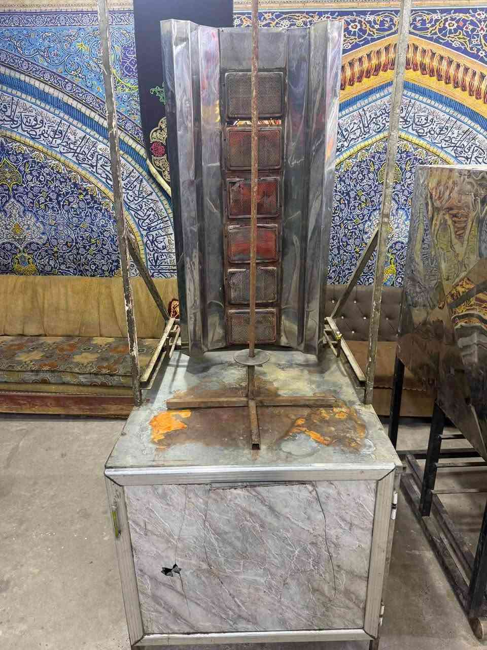 الى اصحاب المواكب
السلام عليكم، غراض موكب للبيع بسعر مناسب شياشه كص
مع ميز + مخزن

فرن معجنات + 17 طاولي

فرن لحم بعجين 

شوايه كباب للاستفسار ***********متوفر واتساب
