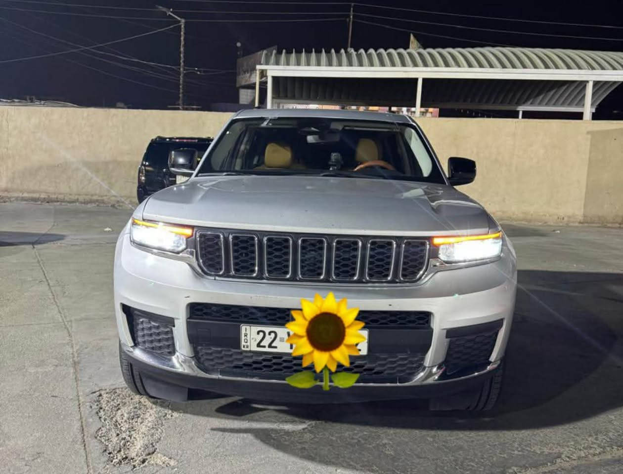 جيب شروكي 23 خمسه راكب ماشيه 130كم وارد امريكي حادثها موضح بصور مكاني البصرة السعر 275
***********
