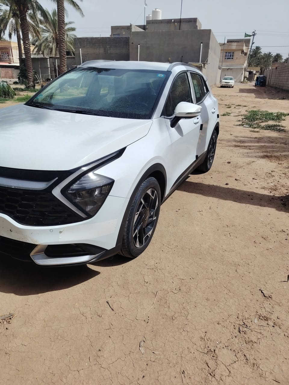 للبيع سبورتج موديل 23 لون ابيض مواصفات نص فول خليجي محرك 2000 دوش ماشيه 49 الف كفاله عامه رقم بغداد داخله هزه وفحص جديد بسمنه مكانهه بغداد صليخ ترهم مراوس بخليجي  السعر  215.    ***********.   ***********
