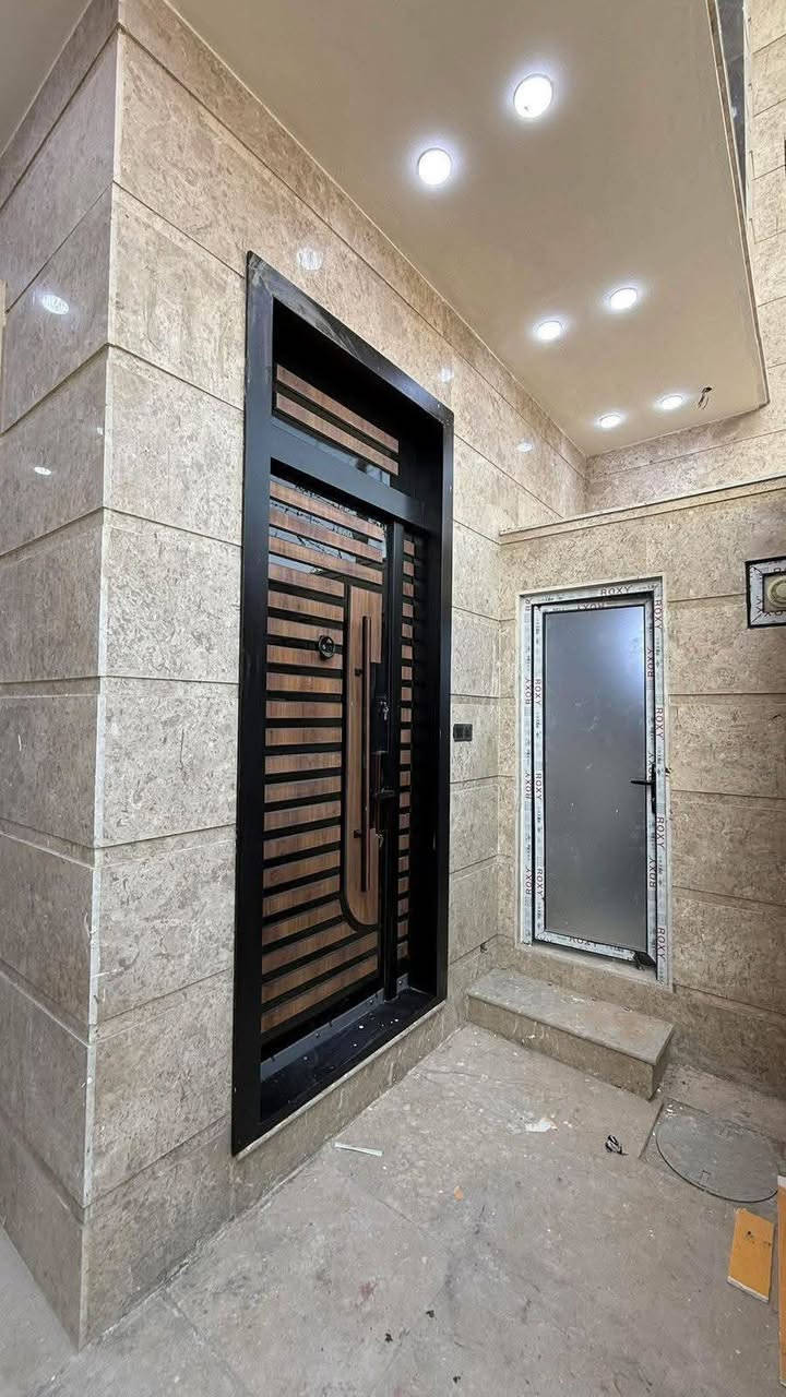 🏠دار للبيـــــــــع 

فارغ تسليم مباشر غير مسكون سابقآ 

 بناء حديث درجة أولى 
فـٓــــي الگرامـــــــة 2
قــــــرب مجمــــــــع الضامــــــــن الطبــــــــي
__________________
المساحــــــة // 130م #طابـــــو #مــــــلك #صــــــرف
الواجهـــــــــة // 6.5م
النــــــــــــــزال // 20م
__________________
🧱🏗️ #الطابــــــــــــــق #الأرضـــــــــــــي
غرفـــــــــة (سويت) وصالـــــــــة وهــــــــــول ومطبــــــــخ ومجمــــــــــع صحيــــــــات خارجــــــــي وداخلــــــــي وطارمــــــــــة ...
🧱🏗️ #الطابــــــــــــــق #الثانــــــــــــــــي
غرفتيـــــــــن وهـــــــــول ومجمــــــــــع صحيــــــــات ... 
ـــــــــــــــــــــــــــــــــــــــــــــ💲
للأستفســـــــار عــــــن السعــــــــر يرجـــــــىٰ الاتصال
ـــــــــــــــــــــــــــــــــــــــــــــ💲
#مكتـــــــــب
           #القند_للعقار 

***********

***********  
_____________________________________________
